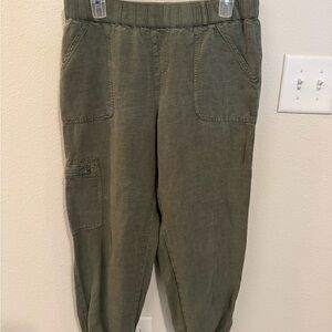 Green Ankle-Length Jogger Pants with Elastic Waistband and roll cuff